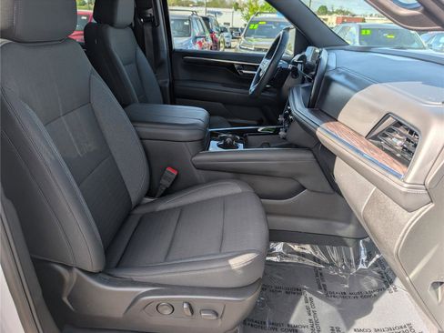 Used 2025 Chevrolet Tahoe LS AWD/4WD image 10