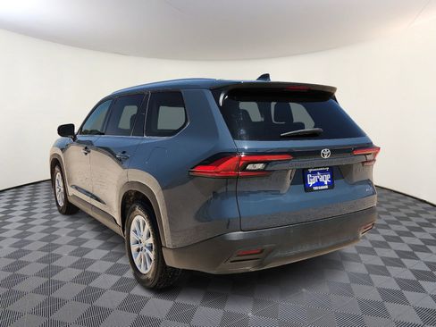 Used 2024 Toyota Grand Highlander FWD image 3