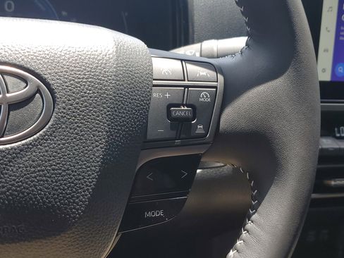 Used 2026 Toyota Camry SE FWD image 27
