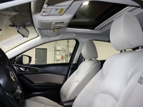 Used 2016 MAZDA MAZDA3 i Touring FWD image 25