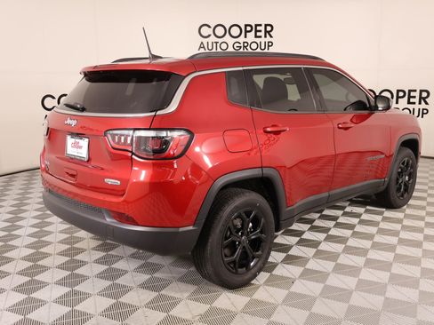 Used 2025 Jeep Compass Latitude image 20