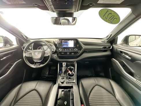 Used 2021 Toyota Highlander XSE AWD/4WD image 3