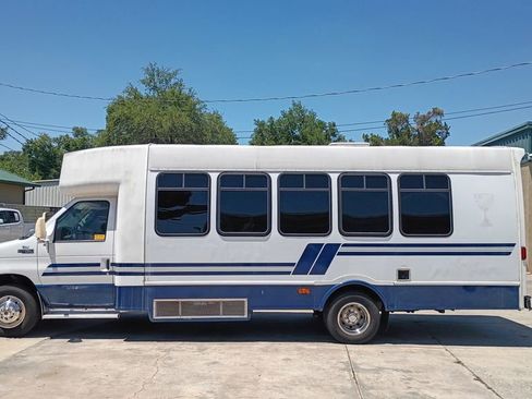 Used 2003 Ford E-450 and Econoline 450 RWD image 2