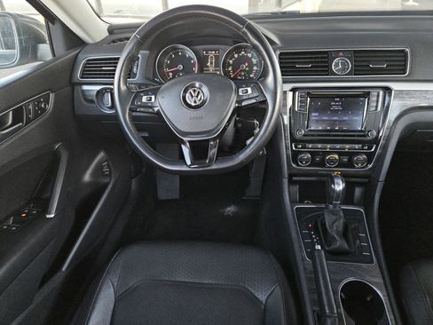 Used 2016 Volkswagen Passat 1.8T SE FWD image 11