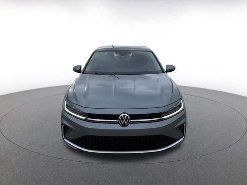 Used 2025 Volkswagen Jetta SE image 4