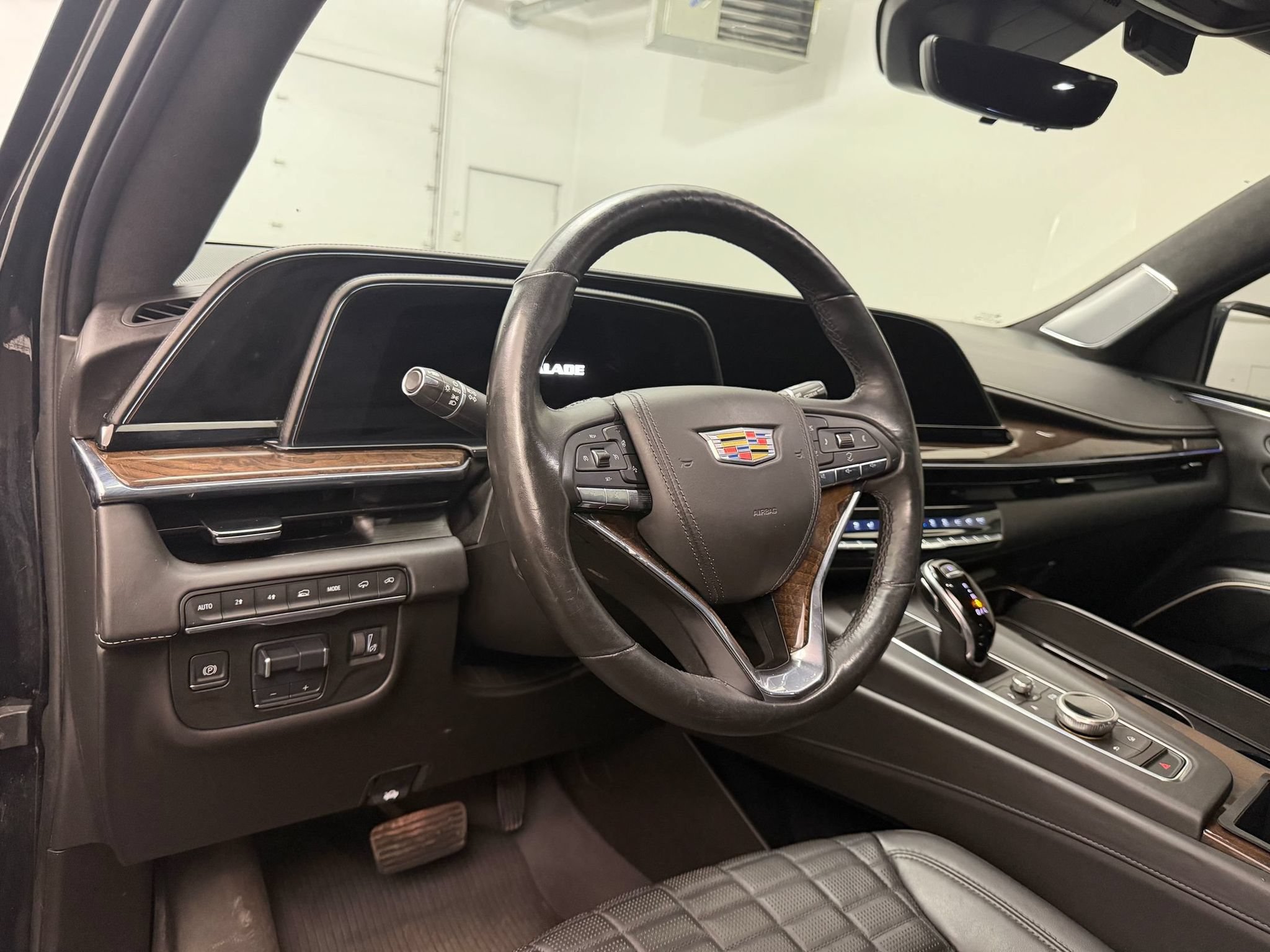 Used 2021 Cadillac Escalade Sport Platinum AWD/4WD image 4