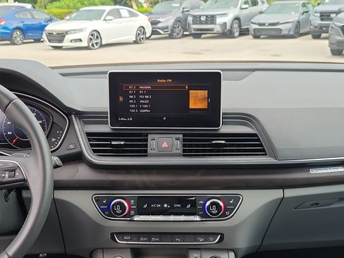 Used 2019 Audi Q5 2.0T Premium Plus w/ Premium Plus Package AWD/4WD image 19