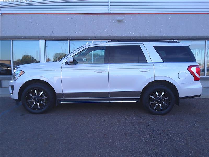 Used 2019 Ford Expedition XLT w/ Equipment Group 202A AWD/4WD image 2