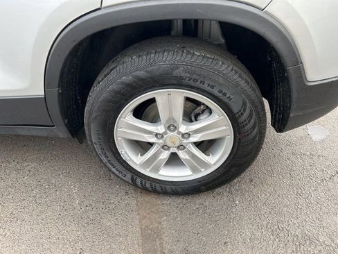 Used 2021 Chevrolet Trax LS w/ Tint and Cruise Package image 46