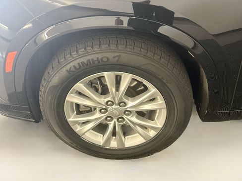 Used 2024 Cadillac XT6 Luxury w/ LPO, Floor Liner Package AWD/4WD image 11