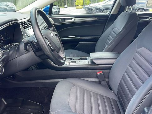 Used 2017 Ford Fusion SE w/ Fusion SE Technology Package FWD image 18