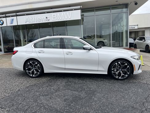 Certified 2025 BMW 330i Sedan image 9