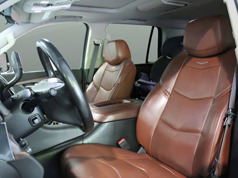 Used 2017 Cadillac Escalade Premium Luxury AWD/4WD image 14