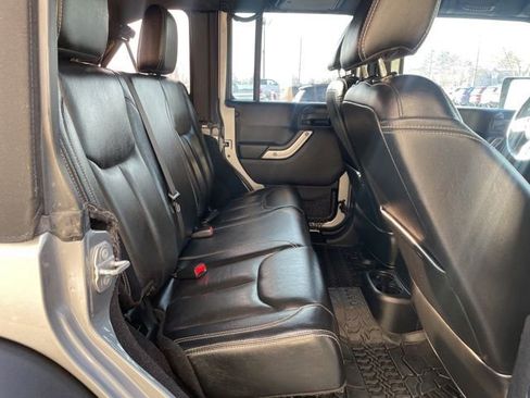 Used 2016 Jeep Wrangler Unlimited Rubicon image 21