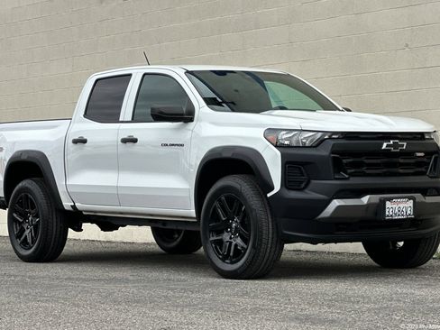 Certified 2023 Chevrolet Colorado Trail Boss w/ Advanced Trailering Package AWD/4WD image 1