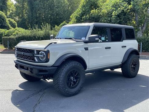 New 2025 Ford Bronco Badlands image 3