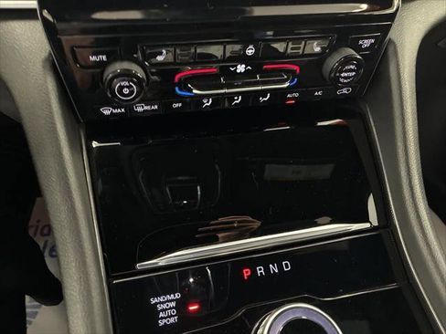 Certified 2024 Jeep Grand Cherokee Limited AWD/4WD image 28
