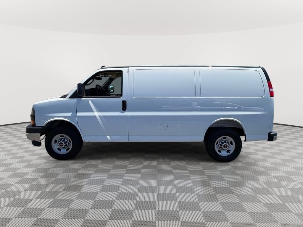Used 2025 GMC Savana 2500 w/ Driver Convenience Package RWD image 4