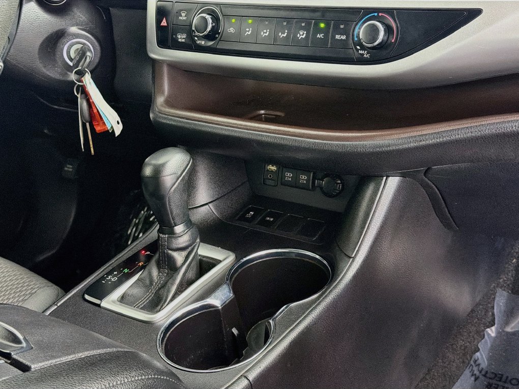 Used 2018 Toyota Highlander LE FWD image 32