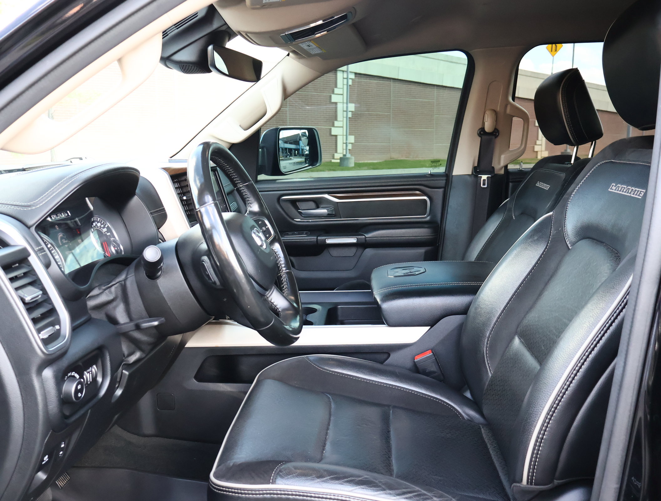 Used 2021 RAM 1500 Laramie AWD/4WD image 10