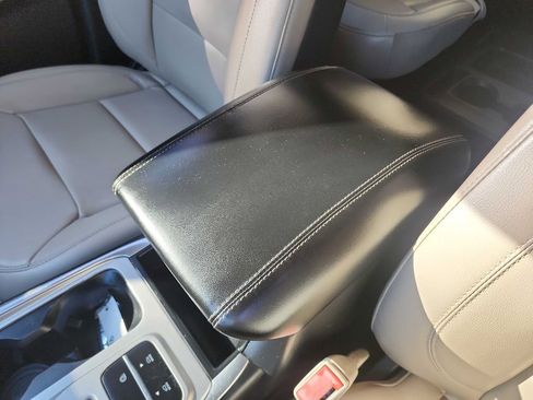 Used 2020 Ford Explorer XLT w/ Equipment Group 202A image 29