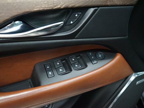 Used 2016 Cadillac Escalade Luxury AWD/4WD image 28