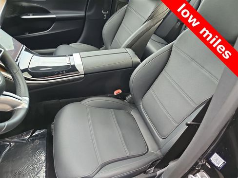 Used 2025 Mercedes-Benz C 300 Sedan image 15