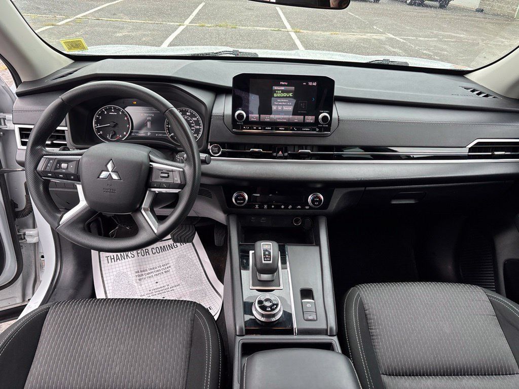 Used 2022 Mitsubishi Outlander ES AWD/4WD image 13
