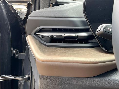 Used 2025 Audi Q5 Premium w/ Convenience Package image 33