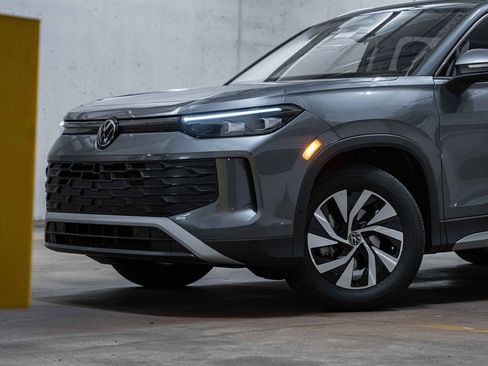 New 2025 Volkswagen Tiguan S image 2