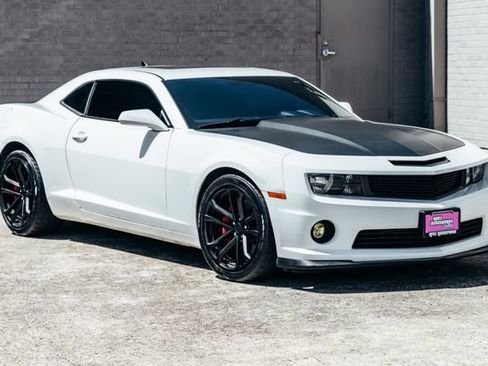 Used 2013 Chevrolet Camaro SS w/ SS Performance Package RWD image 32