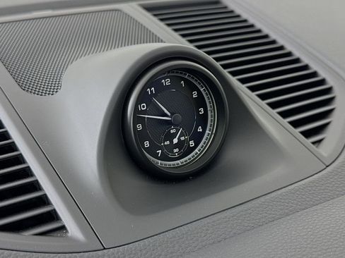 Certified 2025 Porsche Macan image 17