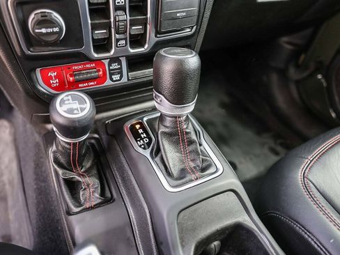 Used 2023 Jeep Gladiator Rubicon w/ LED Lighting Group AWD/4WD image 11