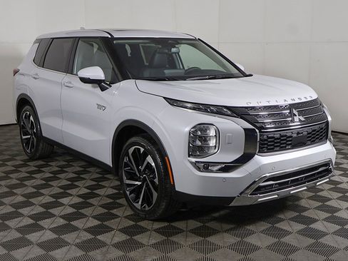 New 2025 Mitsubishi Outlander SE image 2