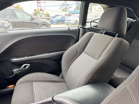 Certified 2022 Dodge Challenger SXT image 15