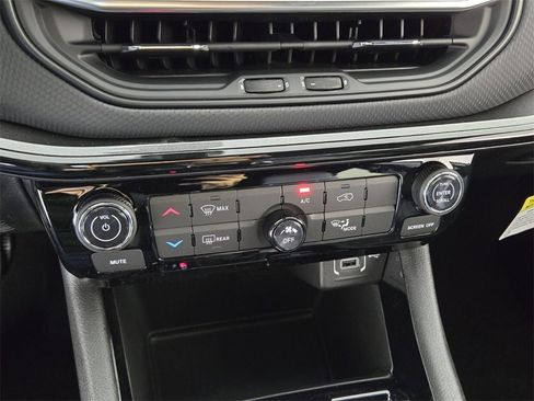 New 2026 Jeep Compass Latitude image 16