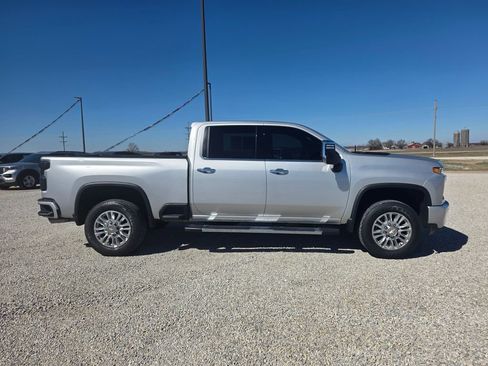 Used 2022 Chevrolet Silverado 2500 High Country image 2