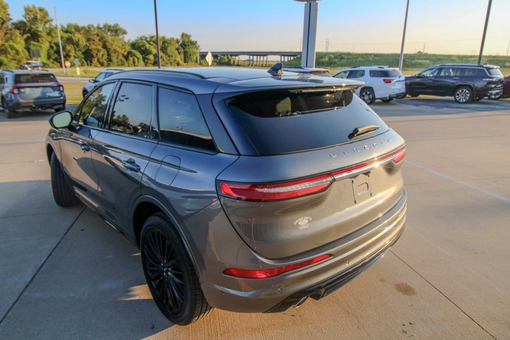 Used 2025 Lincoln Corsair AWD w/ Equipment Group 101A image 4