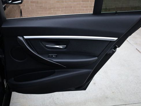 Used 2018 BMW 330e image 17