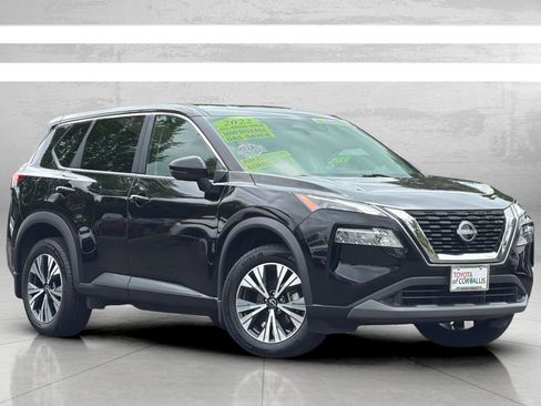 Used 2022 Nissan Rogue SV AWD/4WD image 2