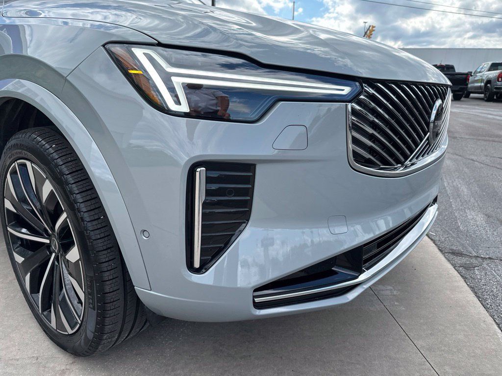 Certified 2026 Volvo XC90 B6 Plus AWD/4WD image 12