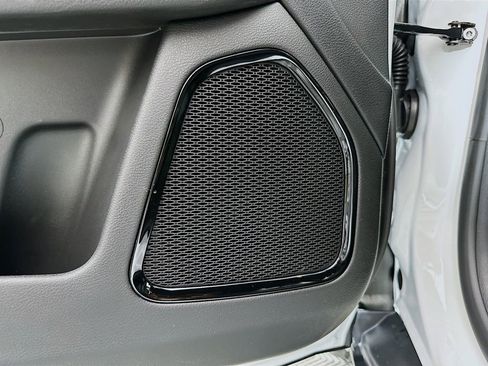 New 2026 Jeep Compass Latitude image 18