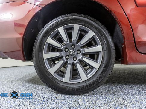 Used 2019 Toyota Sienna XLE w/ XLE Navigation Package image 40