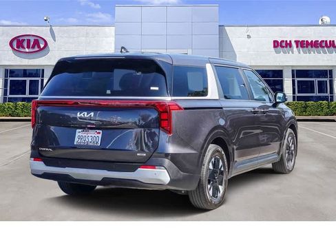 Certified 2025 Kia Carnival LXS image 4