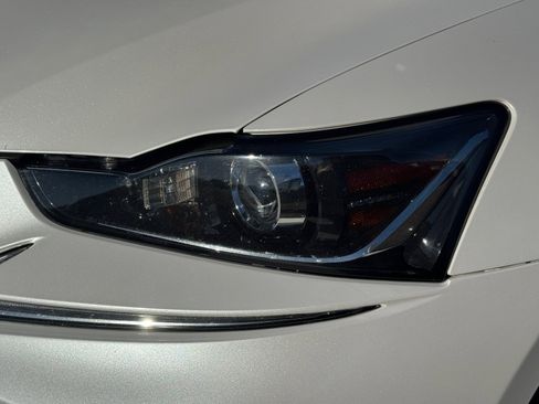 Used 2018 Lexus IS 300 300 image 9