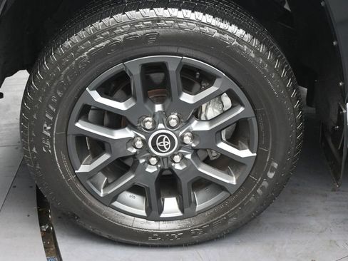 Used 2022 Toyota Tundra Platinum w/ Advanced Package AWD/4WD image 35