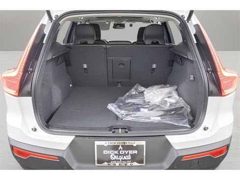 Certified 2025 Volvo XC40 B5 Plus image 17