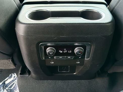 Used 2024 Chevrolet Tahoe Premier AWD/4WD image 19