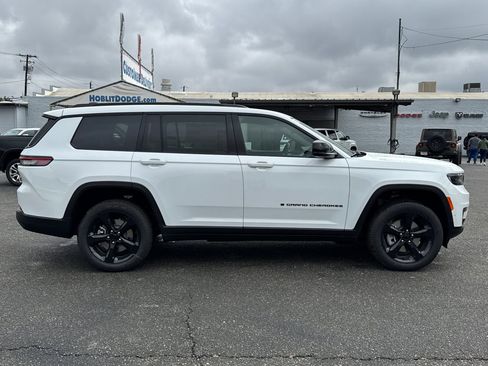 New 2025 Jeep Grand Cherokee L Limited w/ Luxury Tech Group II image 2
