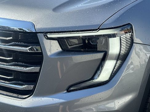 Used 2024 GMC Acadia Elevation FWD image 11